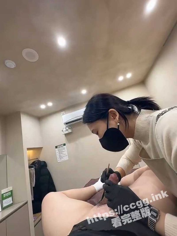 女神摆弄肉棒用心刮毛羞耻极了！探店大神挺着鸡巴让美女护理师脱毛 肉棒跳动还溢出淫水！-51吃瓜网