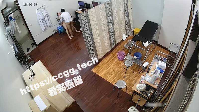 医生眼里有性别吗？男医生与女病人在诊疗室偷情 完事后免费给女病人做阴道检查！夫人，免费的阴道检查了解一下？-51吃瓜网