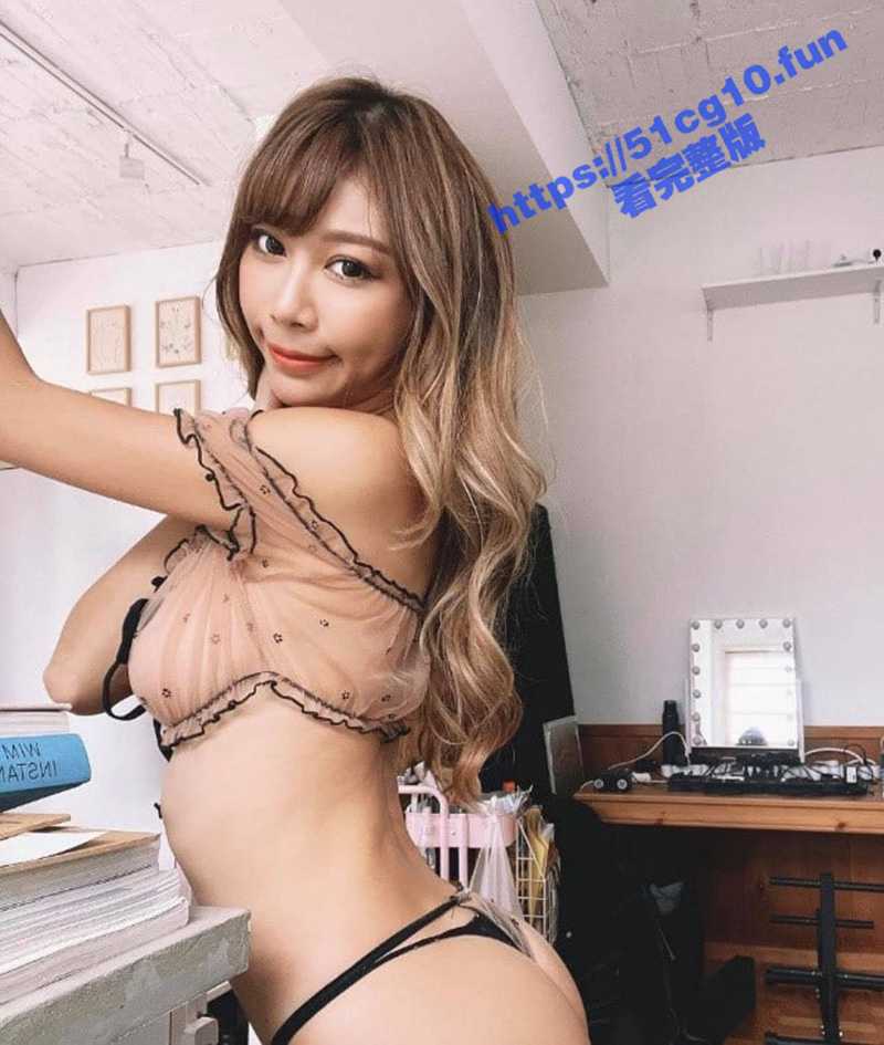 IG 19万粉丝网红博主 菜菜子 直播内衣秀 - 51吃瓜网-51吃瓜网