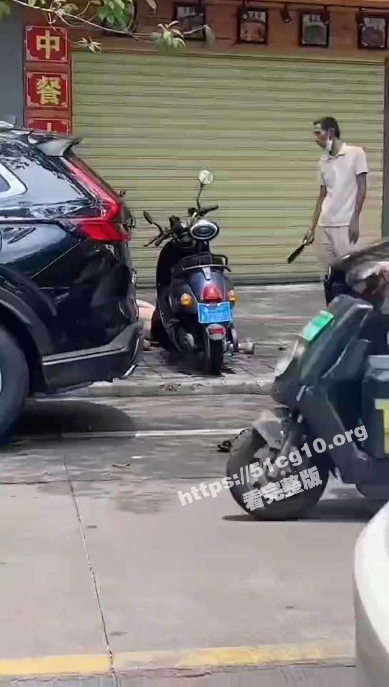 今日轰动海口！美兰青年路 王某开车撞倒两人后 再拿刀砍一男一女 最后跳楼！ - 51吃瓜网-51吃瓜网