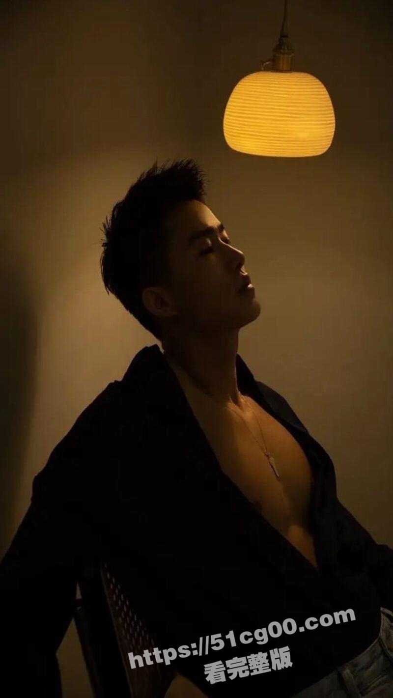 健身网红 胡晓鹏 现名胡一轩，居然是 gay 与男主恩爱啪啪视频泄漏，遭全网疯传！ - 51吃瓜网-51吃瓜网