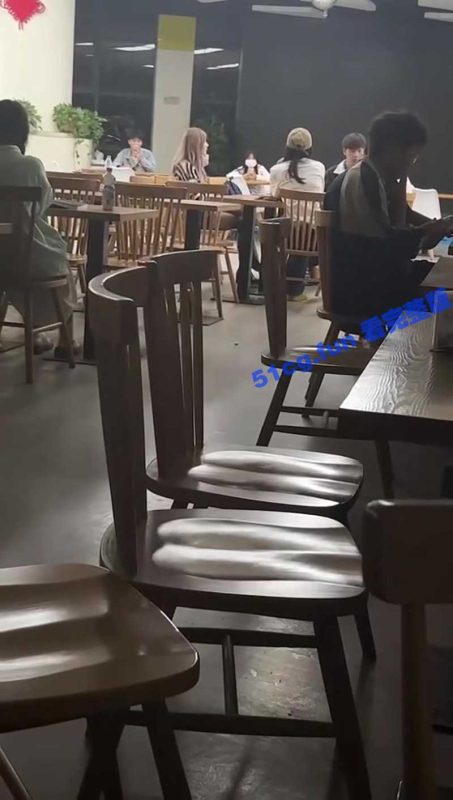 马职全校吃瓜！海王渣男跪地求原谅，被女生狂扇耳光-51吃瓜网