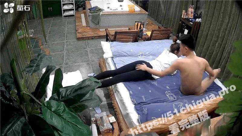 《监控破解》小伙带着好身材的女友酒店开房各种姿势啪啪玩了一天-51吃瓜网