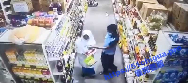 印度 阿三超市大庭广众过手瘾摸别人奶子被抓 这下丢脸丢到家了吧-51吃瓜网