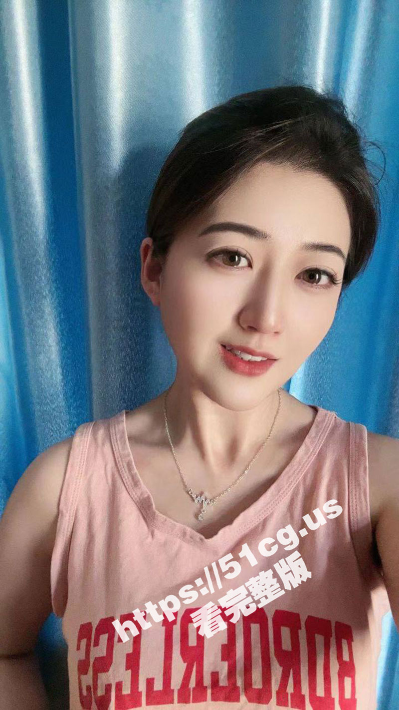 极品短发气质反差少妇 在小区楼道内就想要吃大肉棒 望着小少妇渴求的眼神 只好掏出几把赏她一发 - 51吃瓜网-51吃瓜网