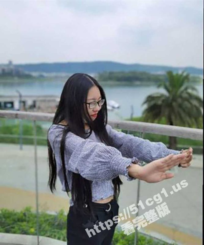 成都体育学院 研二反差眼镜娘 李苑  出轨被人玩屁眼子玩到脱肛 回到家里不敢见男友-51吃瓜网