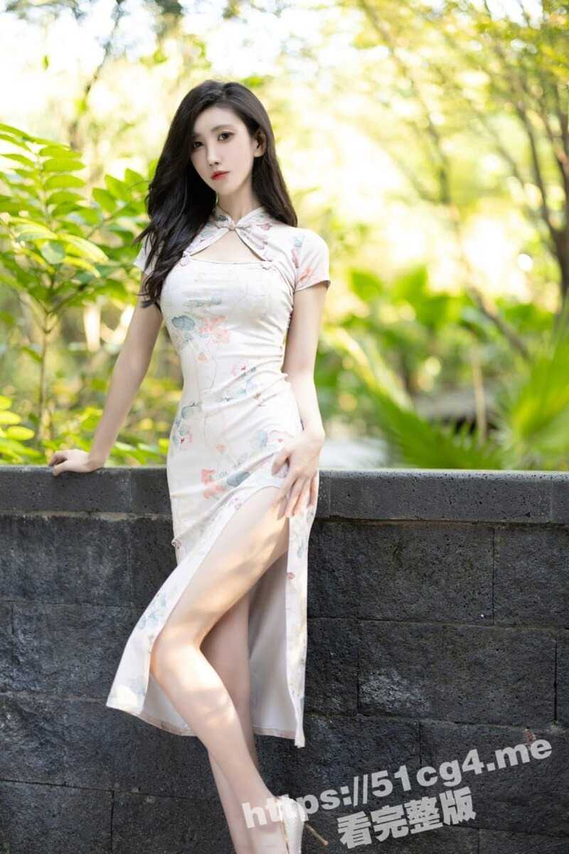 秀人网九头身大美女 章芃芃 性感旗袍+黑丝情趣诱惑私拍 微漏性感小阴唇 肥鲍蜜桃美臀超级诱惑 - 51吃瓜网-51吃瓜网