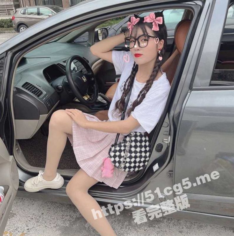 20岁的身体40岁的逼！贵州职业技术学院 精神小妹 何佳雨 内射口爆怼脸资源流出 性价比确实高！-51吃瓜网