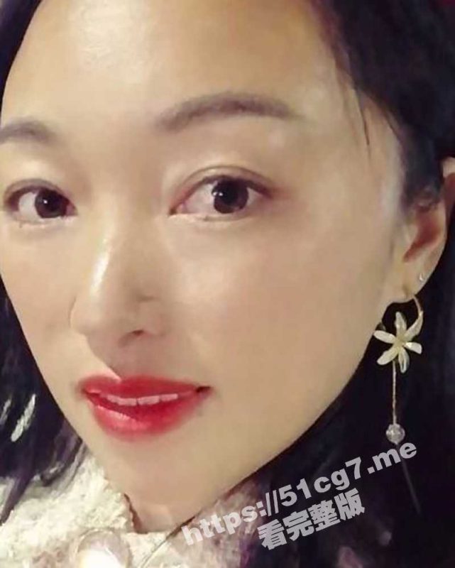 业主群找到的黑龙江离异少妇 聊了三四天就去她家常住了 这少妇水非常多 第二次就已经操开菊花了！-51吃瓜网
