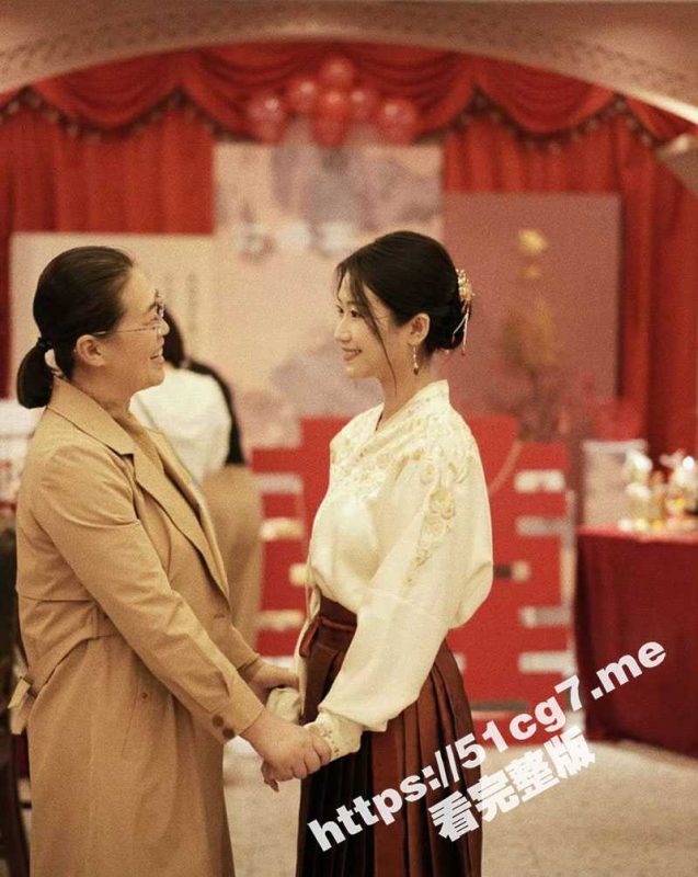 订婚前的狂欢 极品骚母狗在订婚前夜与多名男子发生关系 全是无套内射 多角度视频曝光流出-51吃瓜网