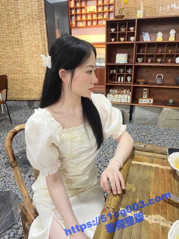 反差母狗 徐晓玲 被男友曝光！在外面是气质小姐姐 在床上是哥哥的小母狗-51吃瓜网