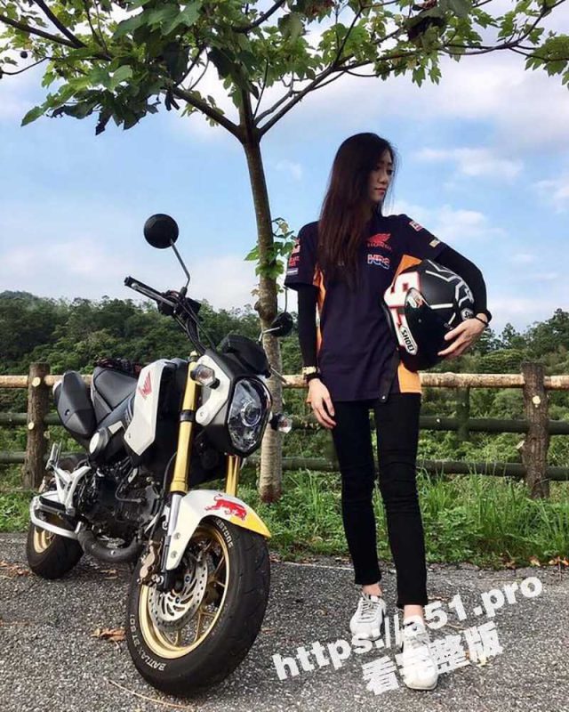 湾湾机车女神 在床上超级反差 口交吃鸡根本停不下来 狗子还趁机舔逼 表示也想加入！-51吃瓜网