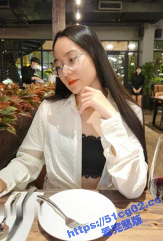 露脸才是王道 香港苗条眼镜御姐melyll私拍 与男友家中性爱自拍啪啪 无套骑乘叫的骚!-51吃瓜网