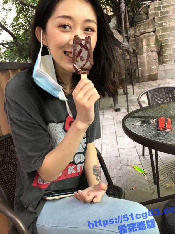 土豪包养的大学生母狗 身材高挑细腰长腿 各种制服诱惑 你心中的女神 只是有钱人的胯下玩物-51吃瓜网