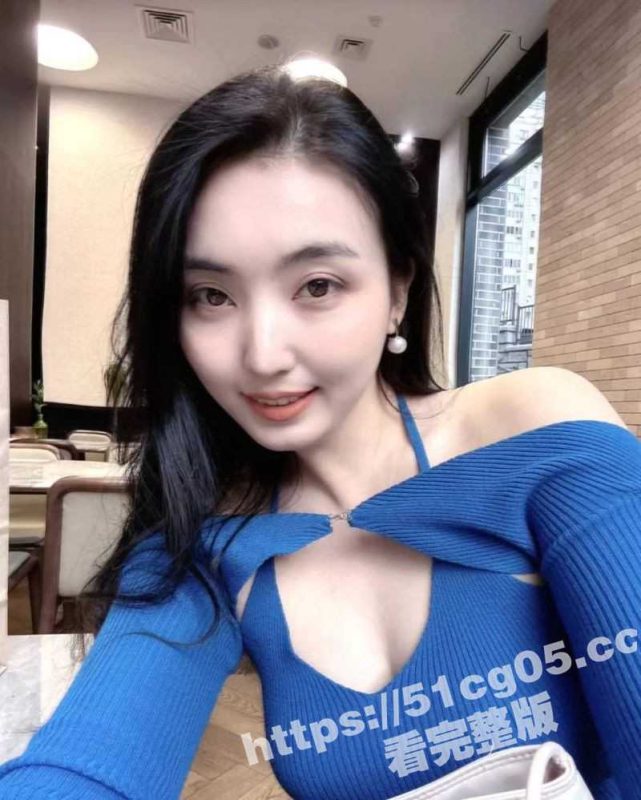 广州一女子骑摩与轿车相撞 随后倒地昏迷不醒 车主看清女子模样惊呼“我的全责”-51吃瓜网