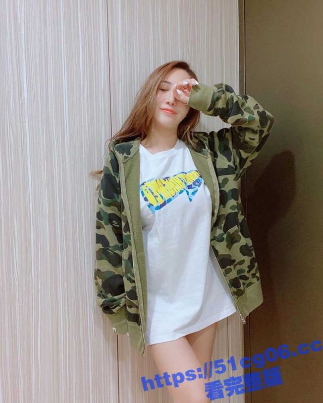 脸书小有名气大波气质女神 长腿翘臀身材火辣 与金主啪啪露脸自拍流出 兴奋的喘息呻吟声被疯狂输出尖叫-51吃瓜网