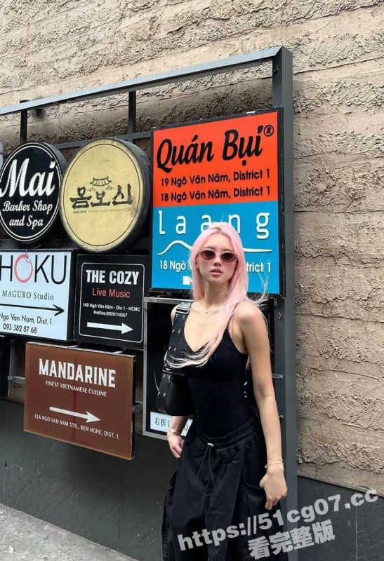 越南顶级模特 疑似发给土豪的验货视频被泄密流出！超高的颜值配上被水淋湿的完美身材 无比诱人！-51吃瓜网