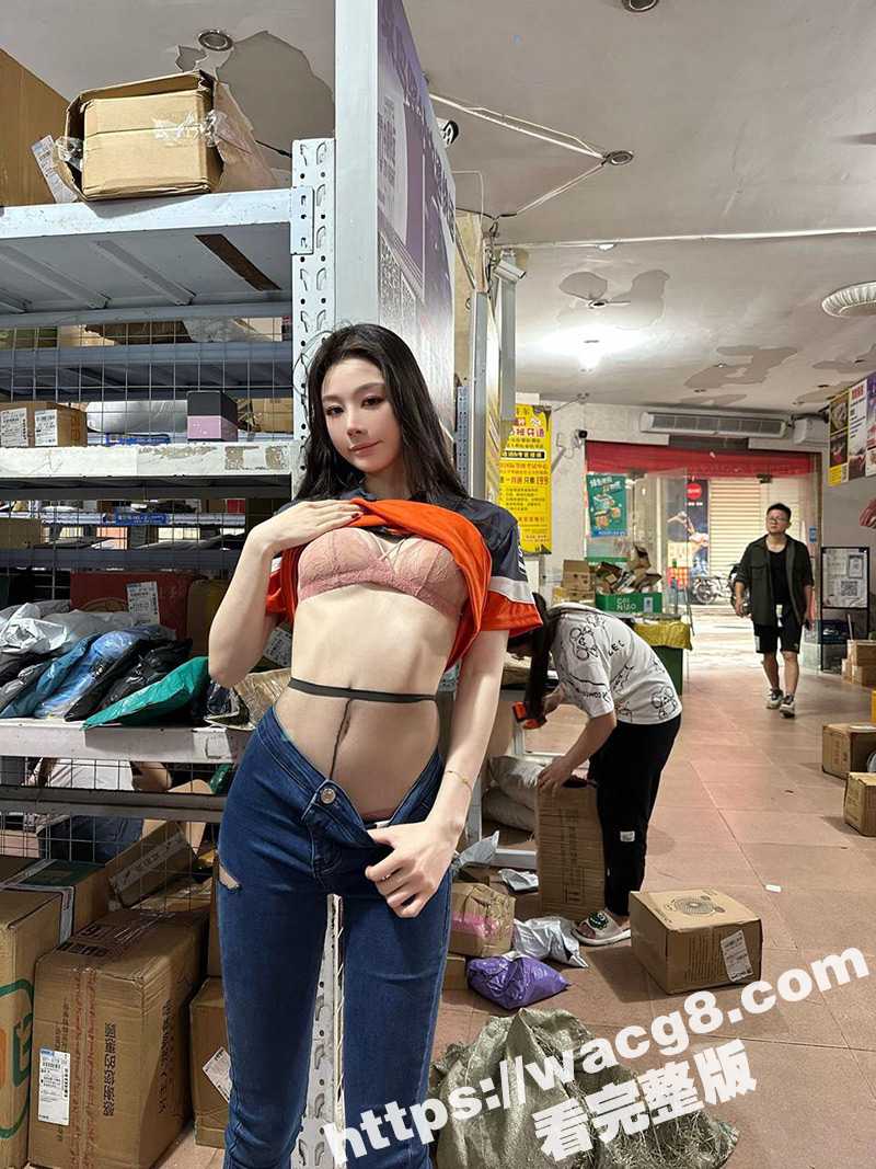 30万粉丝著名网红模特「小逗逗」cos化身神通快递员在快递站露出 极品露脸大长腿顶级露出专家！ - 51吃瓜网-51吃瓜网