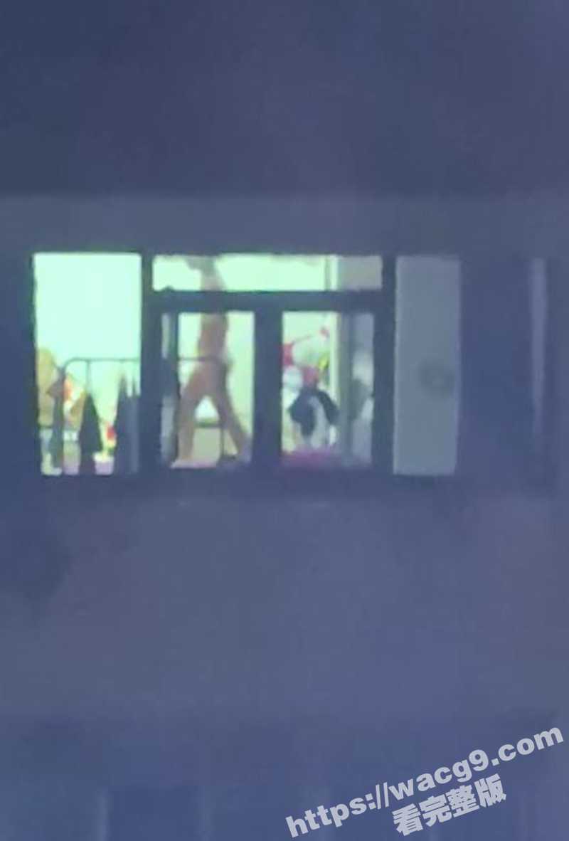 山东青岛高挑美女遭偷拍 身穿内衣内裤秀身材 对面的大哥看的口水都差点流出来！ - 51吃瓜网-51吃瓜网