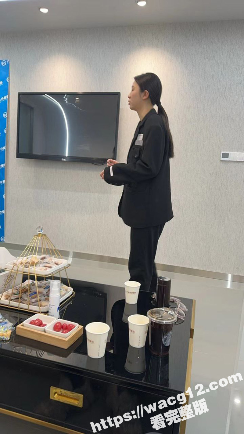 变态癖好大爆发:变态痴汉沉迷收集甜美少女原味内裤 健身房的洗手间里尽情宣泄欲望 还不忘跟朋友群里炫耀! - 51吃瓜网-51吃瓜网