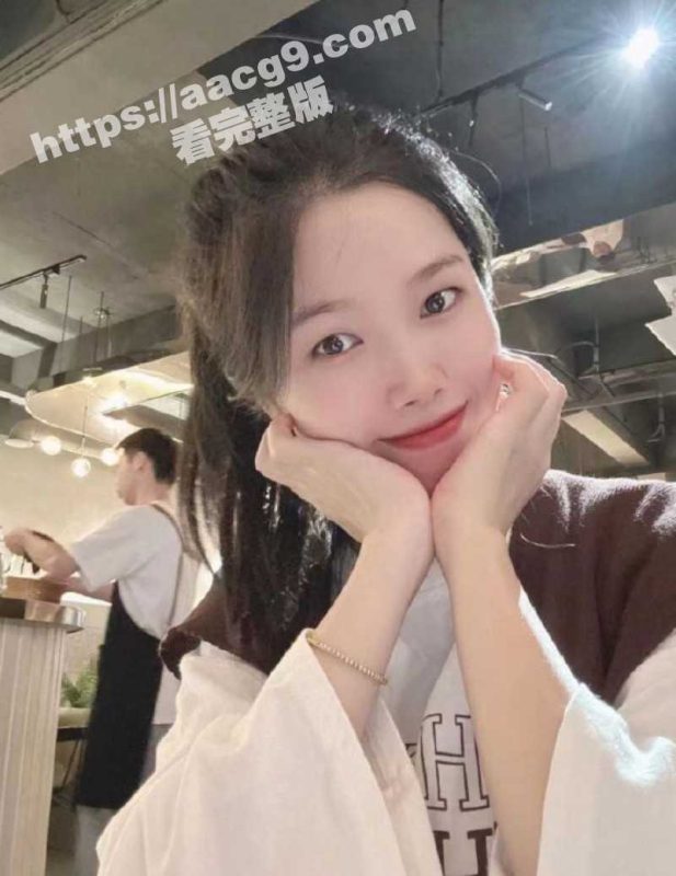 天津高颜值反差母狗张玲玲 户外露出视图曝光 露臀超短裙遭炮友猛烈后入抽插-51吃瓜网