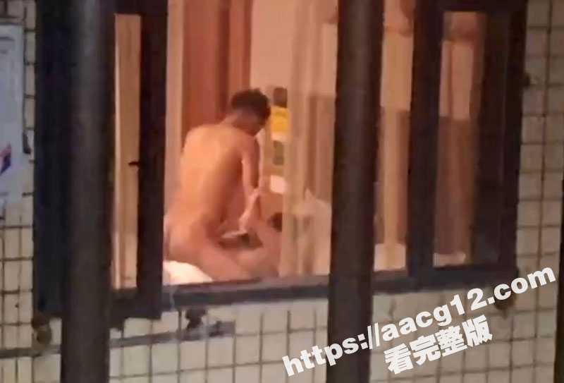 广州民宿狗男女偷情全程被偷拍 情夫卖力打桩  骚女人妻被按双腿猛操 邻居惊叹偷窥 场面极其香艳-51吃瓜网