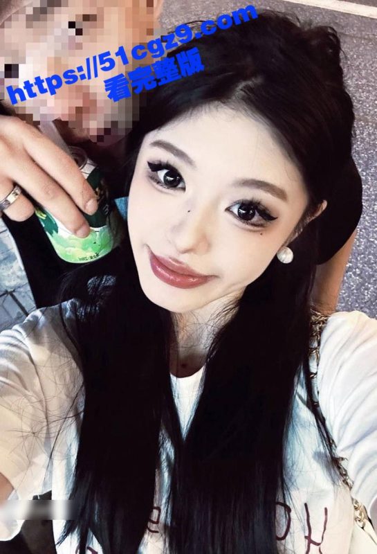 重庆极品嫩模 为捞金兼职做外围 神颜反差美女沦为金主精盆 骚穴遭大屌无套爆操 巨乳晃动诱人无比-51吃瓜网