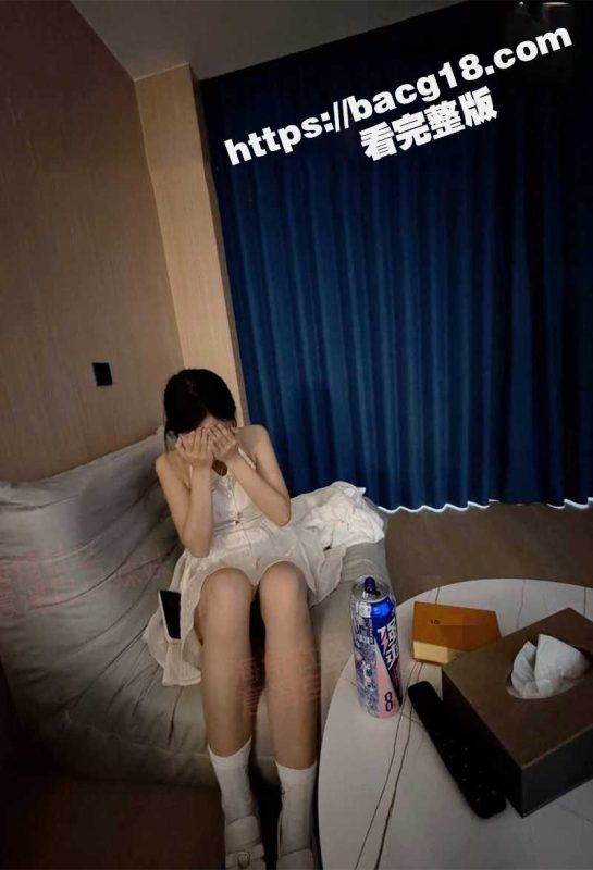 海角大神酒店约炮妹妹的清纯闺蜜 搂进怀里强吻吸奶 骑乘后入狂插白虎肥逼-51吃瓜网