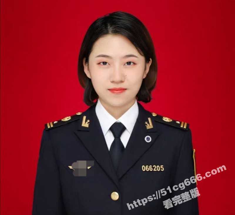 大连海事局科员 张津瑜接班人 何梅华 不雅自拍被曝光 附制服大头照 深度吃鸡 吕总待遇！-51吃瓜网