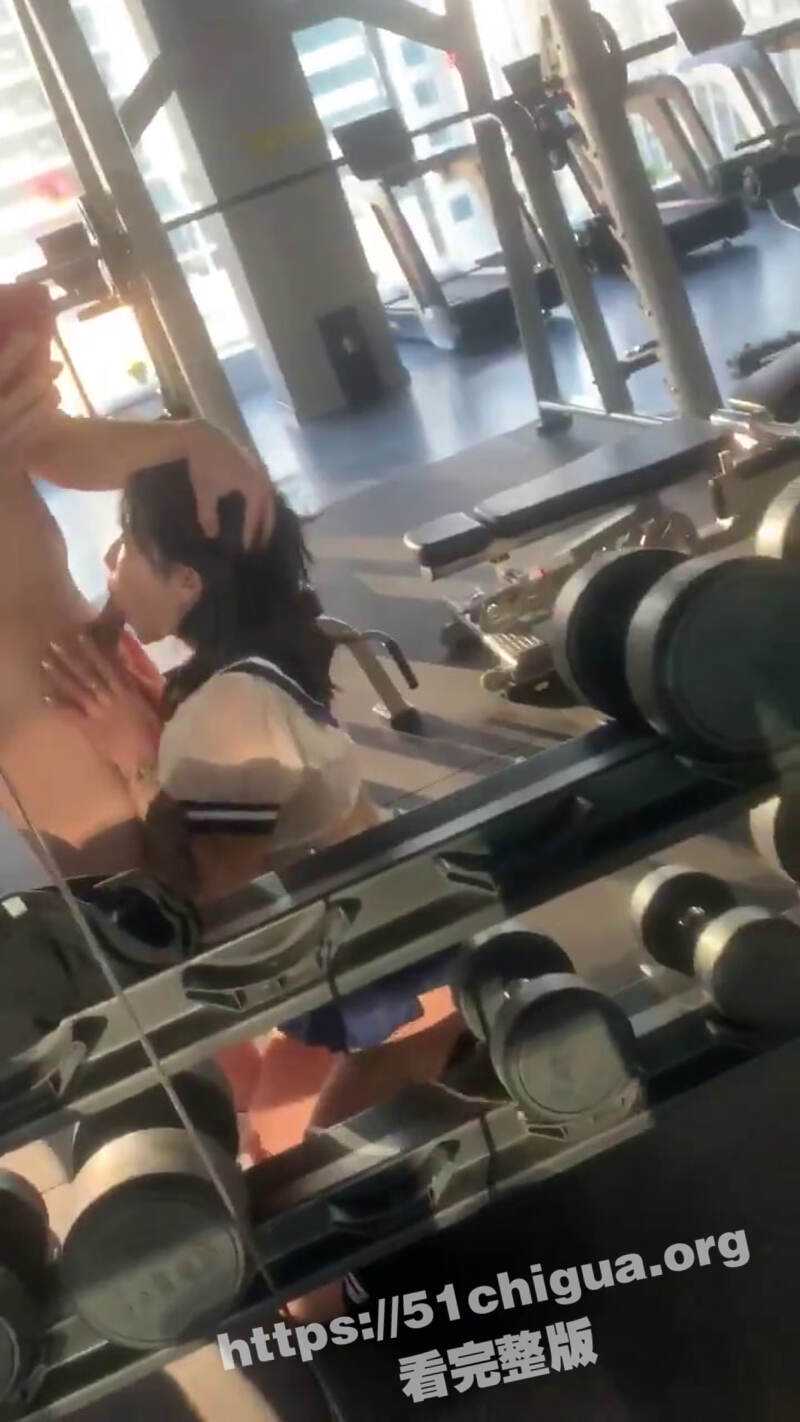 健身房里的淫荡事!魁梧健身教练跟娇小美女学员旁若无人口交做爱打炮 - 51吃瓜网-51吃瓜网