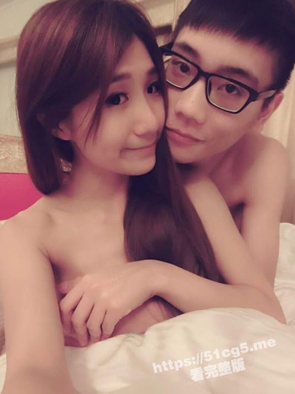 眼镜哥的小女友 来大姨妈了 照操不误 前门不行就走后门 越操血越多 满床经血场面好血腥 慎入-51吃瓜网